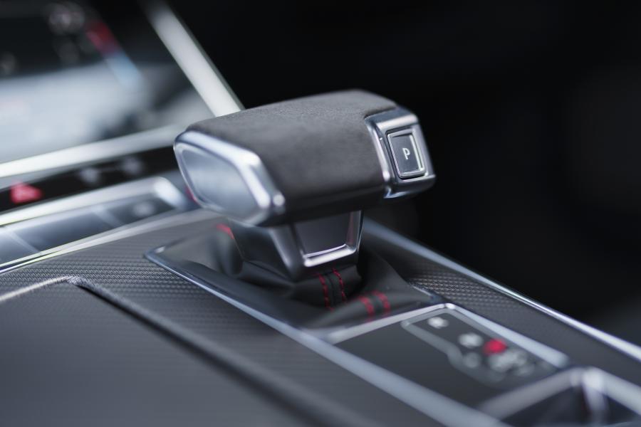 Детали интерьера Audi RS6 Avant (C8) 2020 года  (UK) (фото 131 из 150)